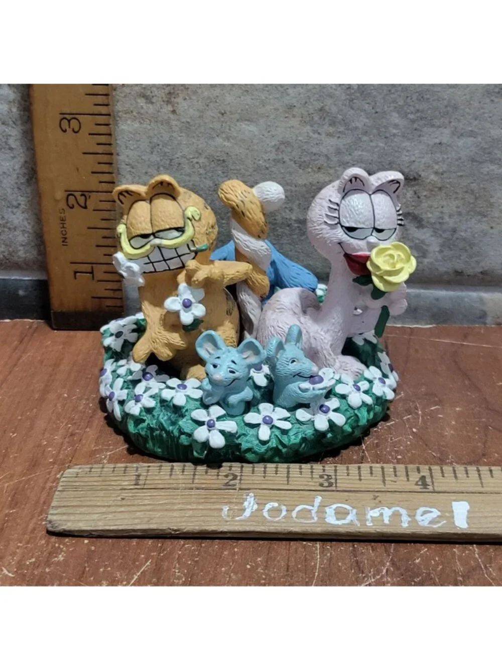 Danbury Mint Love in Bloom Garfield and Arlene Figurine 1993